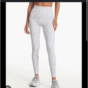 NWOT Vuori studio pocket leggings